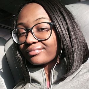 Meet your Posher, Akelia